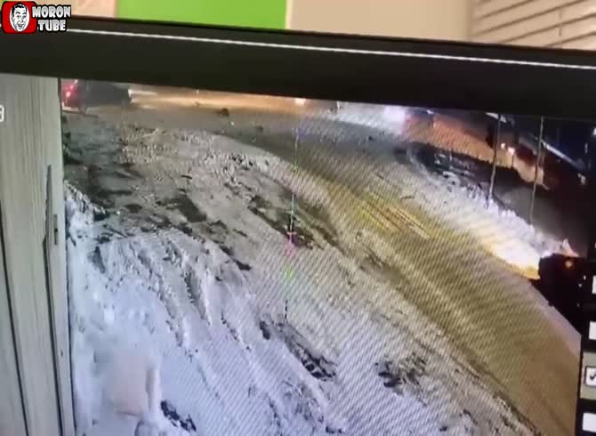 Video :An accident occurs when a bus lacks brakes